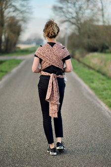 Laatste stuks! Wrap &amp; Go Baby - Panter Ros&eacute; Sand