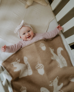 Wiegdeken wol - eekhoorntjes coffee