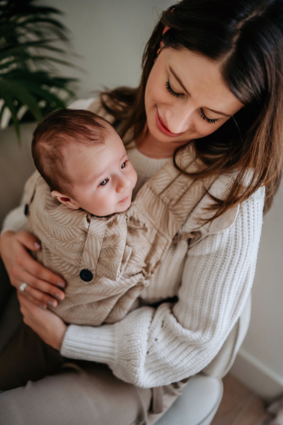 draagzak baby palm taupe